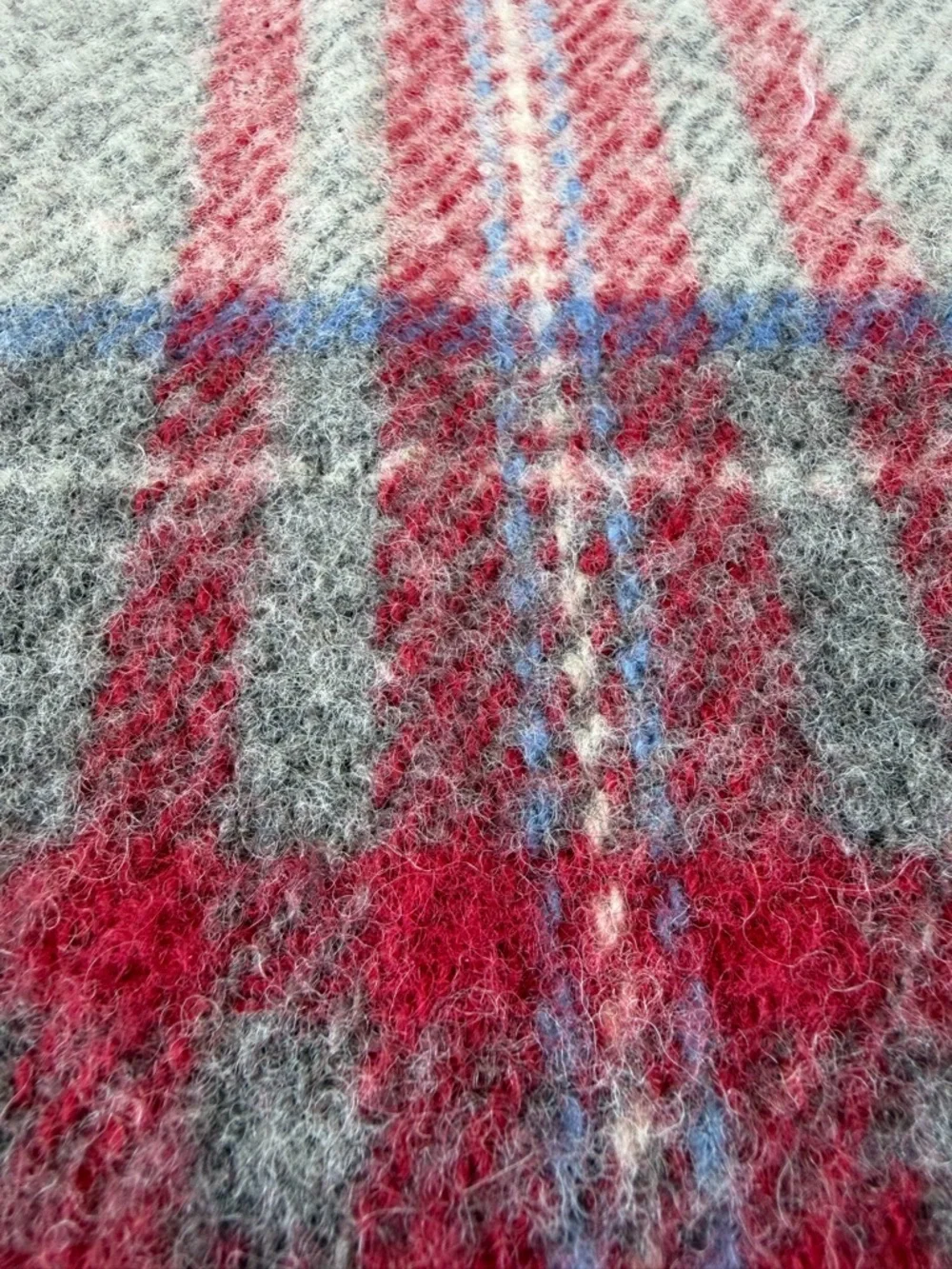 Coperte LaneRossi 100% Virgin Wool Fringed Throw Red Gray Blue Plaid 49x58 GUC